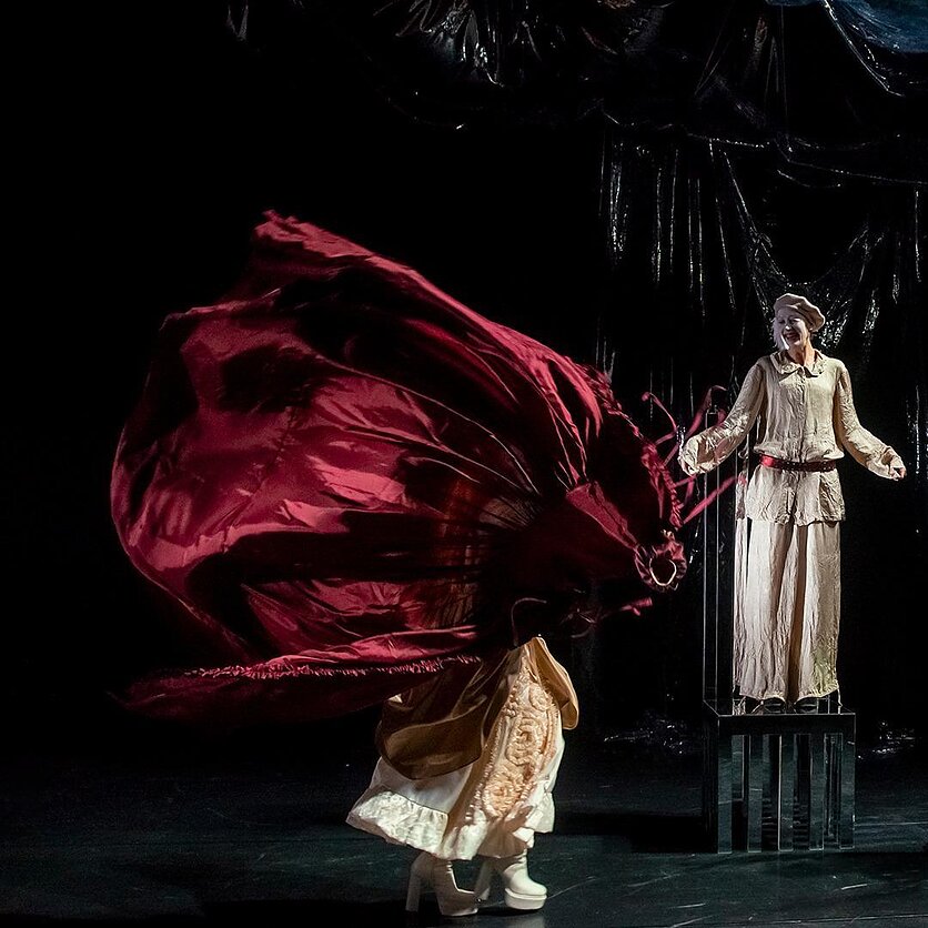 Balsas iš salės. „Gyvenimas tai sapnas“ – ar būtent todėl scenoje prireikė avies galvos?