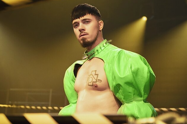 Suomijos „Eurovizijos“ atstovas Kaarija: namie mėgstu ilsėtis ir atsipalaiduoti, o ant scenos esu beprotiškesnis