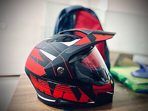 A helmet (associative image)