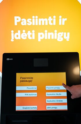 „Swedbank“ bankomatai