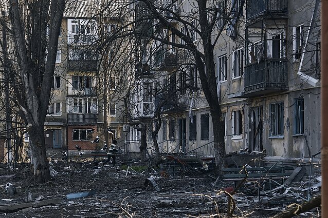 Žinios. Auga nukentėjusiųjų civilių skaičius rytų Ukrainoje: Rusijai apšaudžius daugiabutį pranešama apie mažiausiai 9 žuvusiuosius