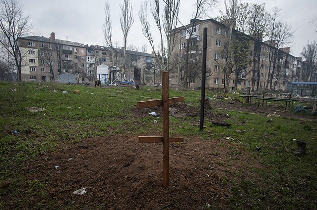 Velykoms koją kiša sprogmenys: ukrainiečiai negali aplankyti artimųjų kapų dėl ten paliktų rusų minų