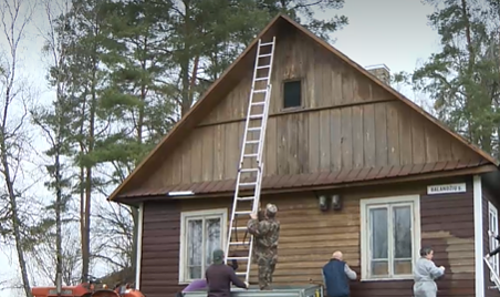 Lazdijų rajono Krikštonių kaimo bendruomenė tvarko kunigo Jono Reitelaičio muziejų: planuoja atnaujinti ekspoziciją