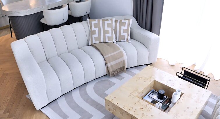 Veranda. Muzikalus interjeras, stiklas mažos erdvės grindyse ir funkcionalūs Deimantės Kazėnaitės namai