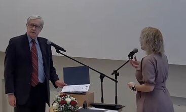 A. Kločanui kilo keblumų duodant priesaiką A. Kločanui kilo keblumų duodant priesaiką