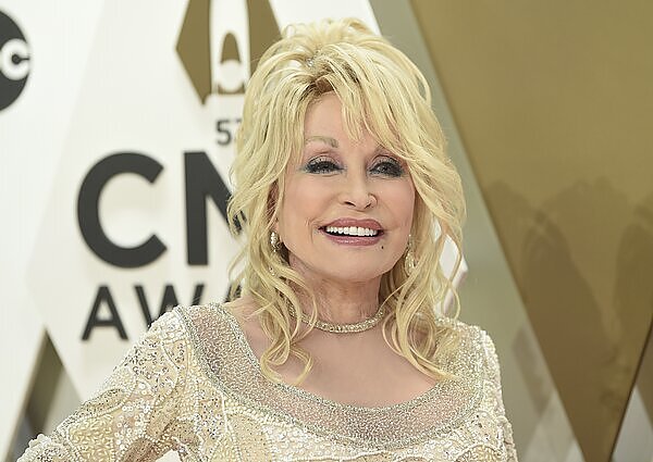 Ryto klausimas. Kaip buvo pavadintas debiutinis amerikiečių atlikėjos Dolly Parton singlas?