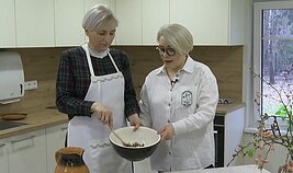 Šmakalui pagaminti trinama kepta silkė