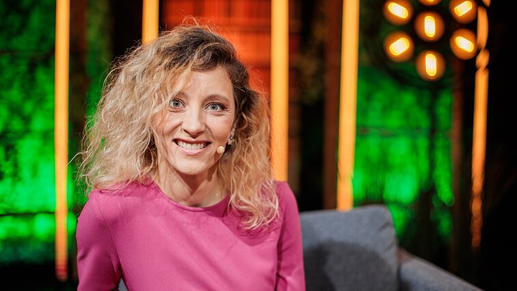 Dėl mokytojos požiūrio prislopintą talentą dainuoti aktorei Siurbytei teko atrasti iš naujo: sakydavo, kad yra už mane geresnių