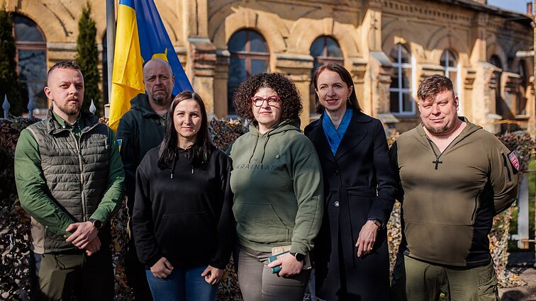 Svarbi valanda. „Blue/Yellow“ iniciatyva trys lietuviai medikai išvyko dirbti į Charkivo regioną: patys tikisi, kad tai taps ilgalaikiu projektu