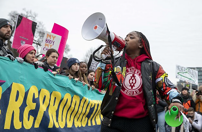 Žinios. JAV Aukščiausiasis Teismas kol kas apsaugojo teisę į medikamentinį abortą