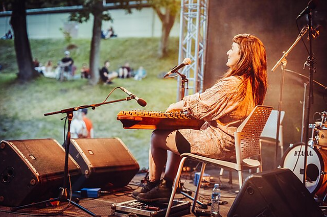 Atlikėja Jausmė apie savo kūrybą ir kodėl kuria muziką: mėgstu įkvėpti žmones