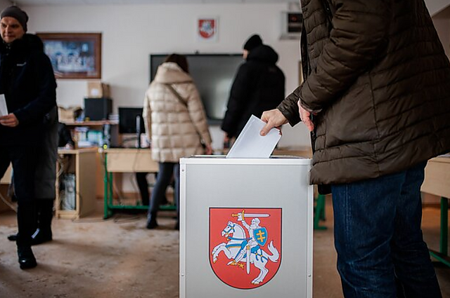 Naujai išrinkti merai ir tarybos pradeda dirbti: kai kuriose savivaldybėse – chaosas, nes nepavyksta susitarti kas ir kaip vadovaus