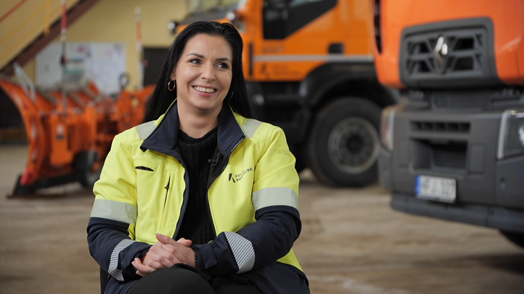 Nepaprasti žmonės. Vilkaviškio kelininkų vadovė atkerta keliais besiskundžiantiems žmonėms: per retai į bažnyčią eina