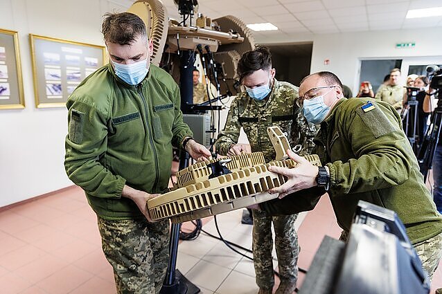 Žinios. Trys per akciją „Radarom“ nupirkti radarai jau išvežti į Ukrainą