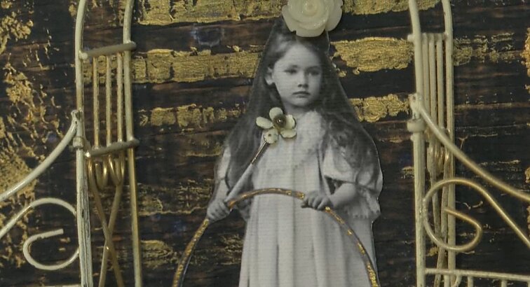 Trakų Vokės dvaro sodyboje – nauja asambliažų paroda: savotiškas autorės dienoraštis, į kurį žvelgiant galima susikurti savo istoriją