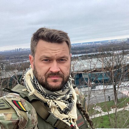 Svarbus pokalbis. Ginklų logistikos chaosą Ukrainoje suvaldęs Matulevičius: Lietuva neišnaudojo progos turėti karininką Ukrainos generaliniame štabe