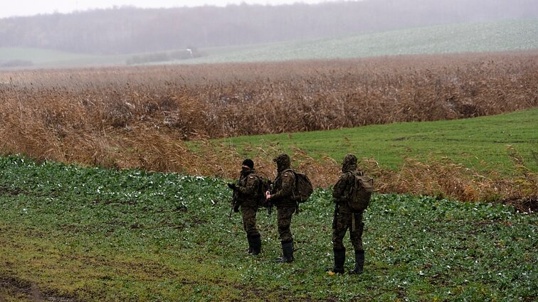 Žinios. Centrinės Lenkijos dalies miškuose tiriamos neaiškios karinės aviacijos objekto liekanos