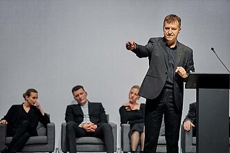 Vytautas Kupšys spektaklyje „Irano Konferecija“ (rež. Aleksandras Špilevojus)