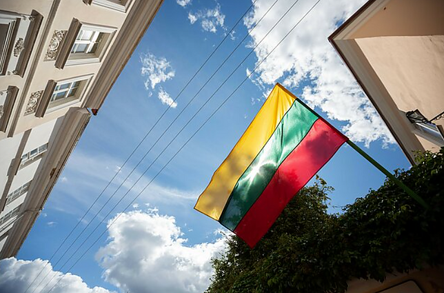 Žinios. Dalis vilniečių sąskaitose pastebėjo naują mokestį – už valstybinės vėliavos kėlimą