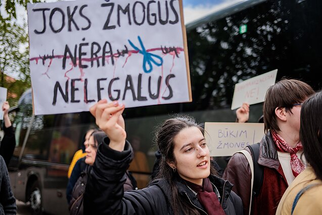 Protestas prieš migrantų apgręžimo tvarką S. Daukanto aikštėje