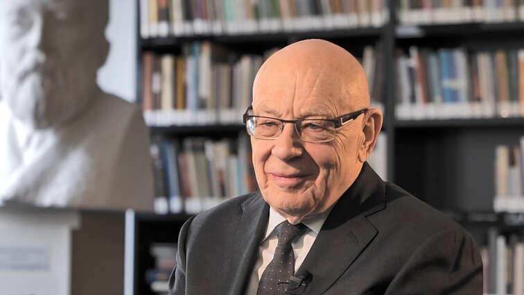 Darbo dar apsčiai turintis 84-erių kalbininkas Aldonas Pupkis: iš poros sakinių permatai žmogų ir jo požiūrį į kalbą