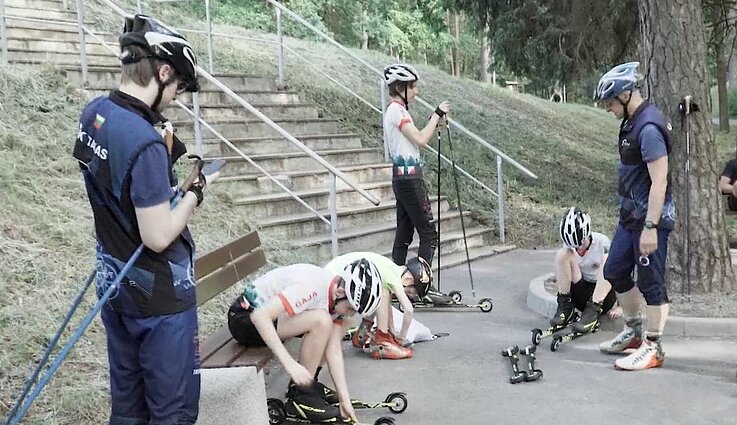 Sniegas ištirpo, bet žiemiškos pramogos – ne: siūlo išbandyti slidinėjimą ant ratų