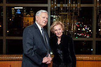 Valdas Adamkus ir Alma Adamkienė Valdas Adamkus ir Alma Adamkienė