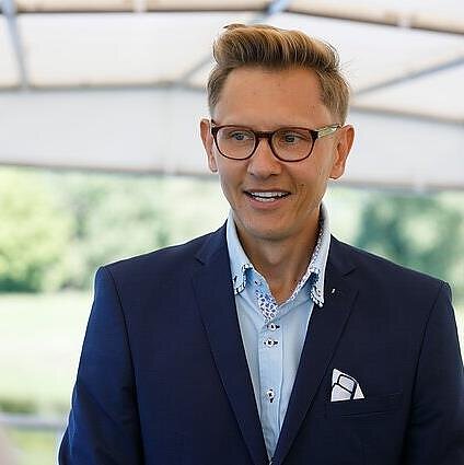 Daugiau už šalies vadovus uždirbantis Vidaus vandens kelių direkcijos direktorius užima aukštas pareigas ir privačiose įmonėse