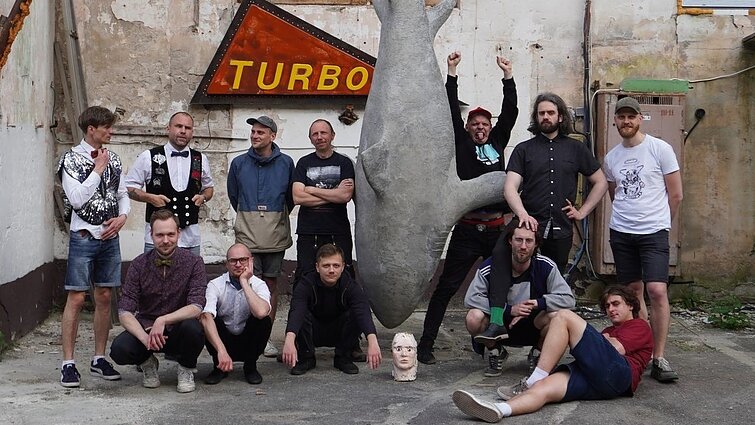 „Lapkričio dvidešimtosios orkestras“ ir „Arklio Galia“