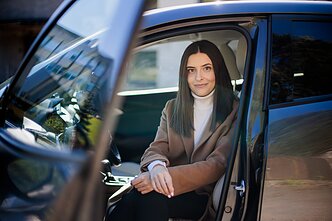 Simona Vasiliauskaitė ir jos automobilis