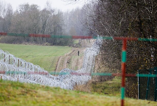 Žinios. Vyriausybė atsisakė įstatyme numatytos išimties dėl migrantų apgręžimo