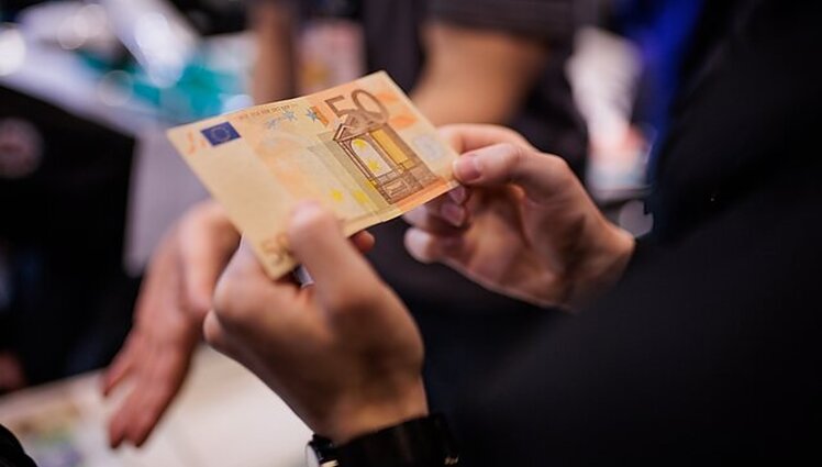Žinios. Šiandien ECB skelbs sprendimą dėl palūkanų normų didinimo