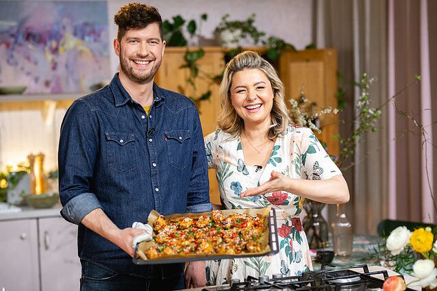 Alaus someljė Jonas Lingys ir jo firminiai glazūruoti vištienos sparneliai aluje: puikus pasirinkimas artėjančiam grilio sezonui