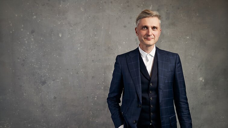 Aurimo Švedo rekomendacijos: iš istorijos pasimokyti verčianti knyga, serialas apie dingusius žmones ir meilės daina