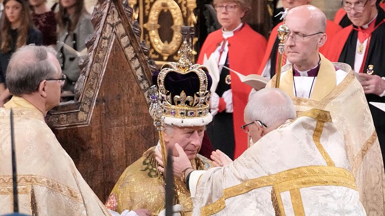 Naujasis JK monarchas Karolis III – ilgiausiai sosto laukęs ir pirmasis, mokęsis mokykloje, o ne namuose