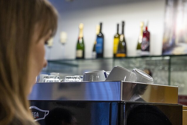 Darbas kavinėje, asociatyvi nuotr. 