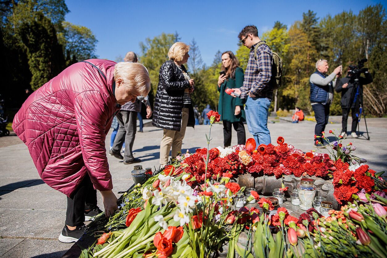 9 мая на Вильнюсском Антакальнисском кладбище 9 мая на Вильнюсском Антакальнисском кладбище