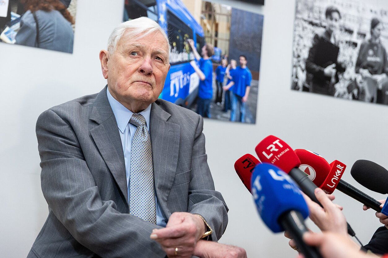 Valdas Adamkus Valdas Adamkus