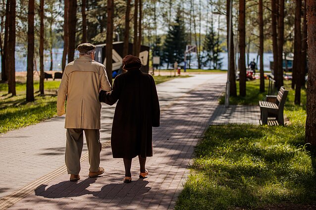 Visagine gyvena daug rusakalbių, ne visiems pavyko išmokti valstybinę kalbą bent taip, kad susikalbėtų. 