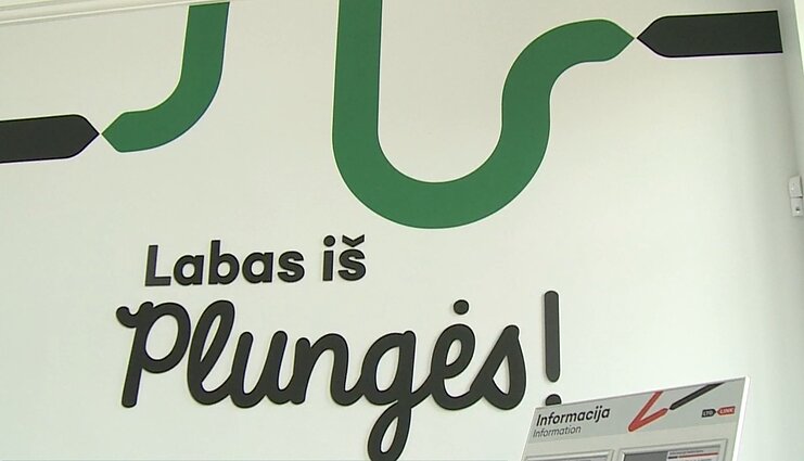 „Nėra įstatymo, kad visi privalome būti skaitmeniniai“ – plungiškiai piktinasi negalintys nusipirkti traukinio bilieto kasoje