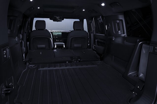 „Land Rover Defender 130 Outbound“