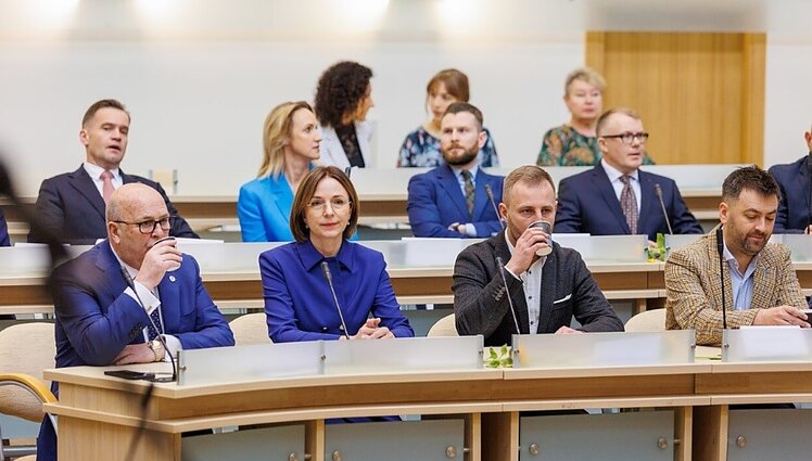 Silpniausia vieta – menkas atlygis tarybų nariams? Dirba tie, kurie „gali sau leisti“, taip savivaldų atstovavimas susiaurinamas