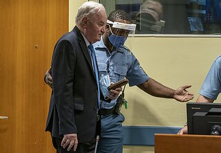 Dėl karo nusikaltimų teisiamas Ratko Mladićius 