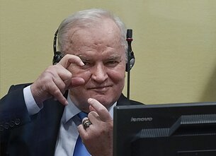 Dėl karo nusikaltimų teisiamas Ratko Mladićius 