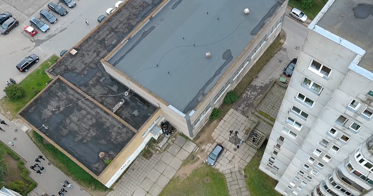 Kovoje su elektroninėmis cigaretėmis, paplitusiomis tarp moksleivių, pasitelkti ir dronai