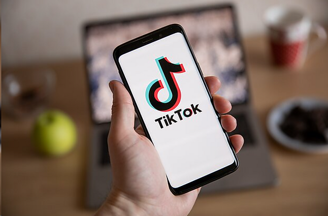 Montanai uždraudus „TikTok“ programėlę – dvejopos reakcijos: nepritariantys sprendimui sako, kad jis riboja žodžio laisvę