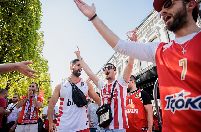 „Olympiakos“ sirgaliai užtvindė pagrindines Kauno arterijas: tūkstančiai graikų jau juda link „Žalgirio“ arenos