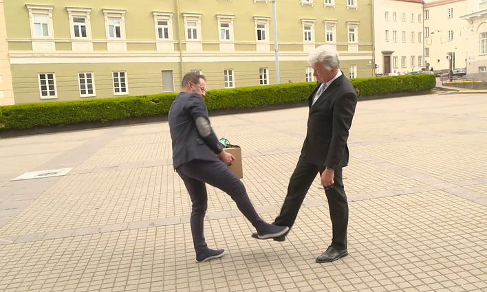 Dviračio žinios. Nausėda Poviliukui: tu negali išeiti!