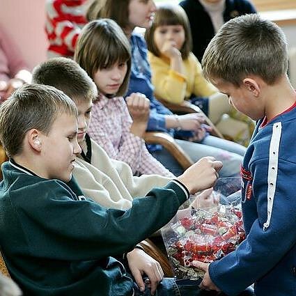 10–12. Kodėl didžioji dalis vaikų, sovietmečiu augusių globos namuose, buvo berniukai?