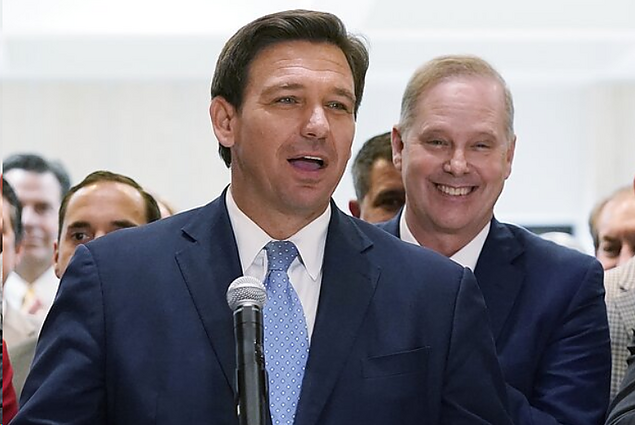 Ronas DeSantis apie kandidatūrą prezidento rinkimuose turėtų paskelbti per tiesioginę „Twitter“ transliaciją